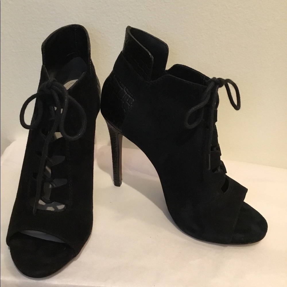 Pour La Victoire Lace up Booties
